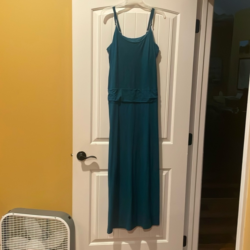 Great condition, women’s dress. Size large, hunter green.